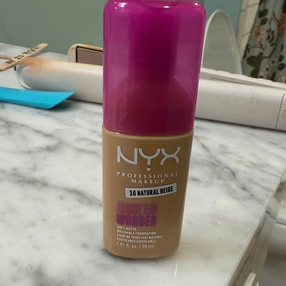 NYX Make’em Wonder Soft Matte Foundation